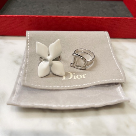 Dior White Flower Ring - Picture 4 of 5